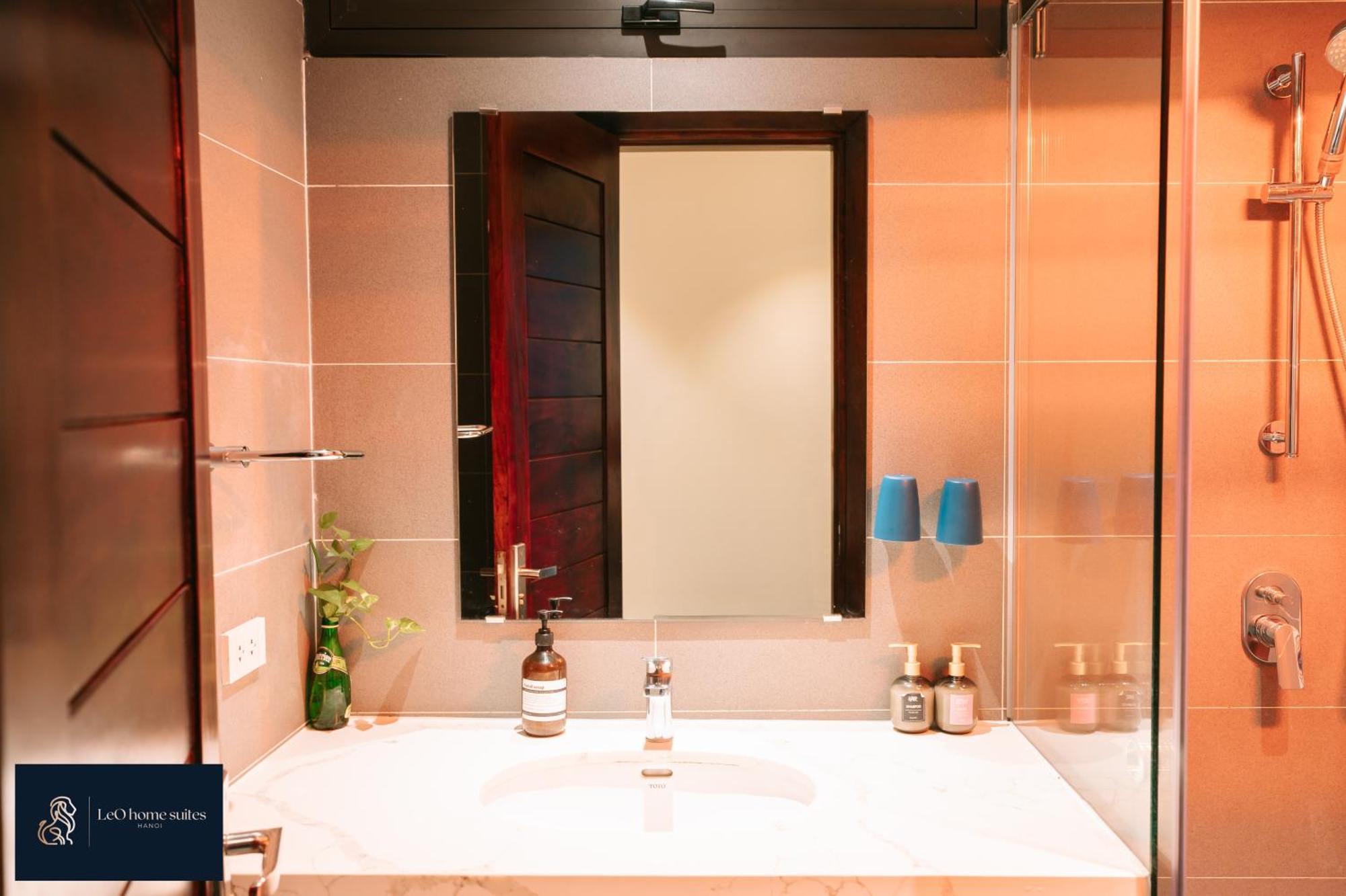 Home Suites -Natural Light -Projector -Spacious - 2Br Incenter ฮานอย ภายนอก รูปภาพ